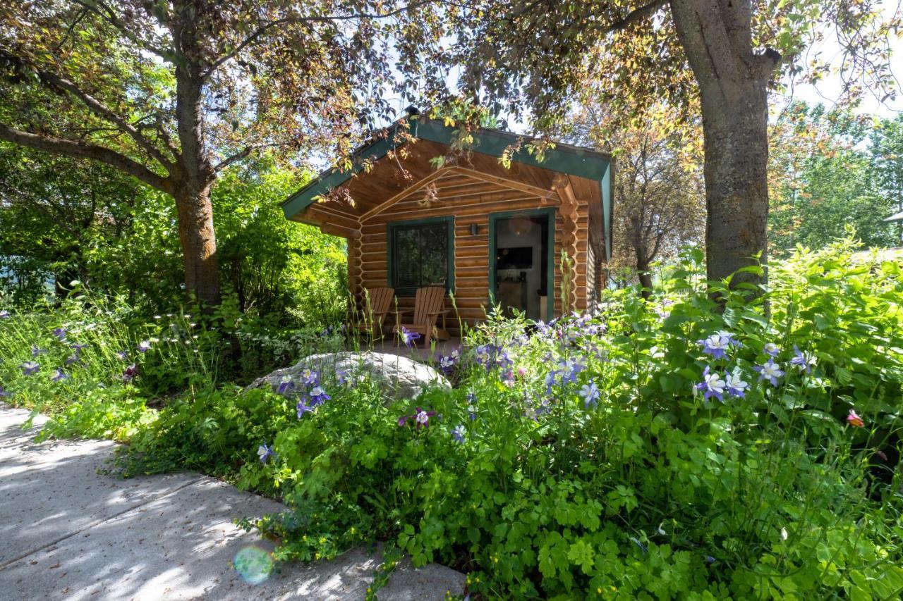 Flying Saddle Resort And Steak House Alpine Exterior foto