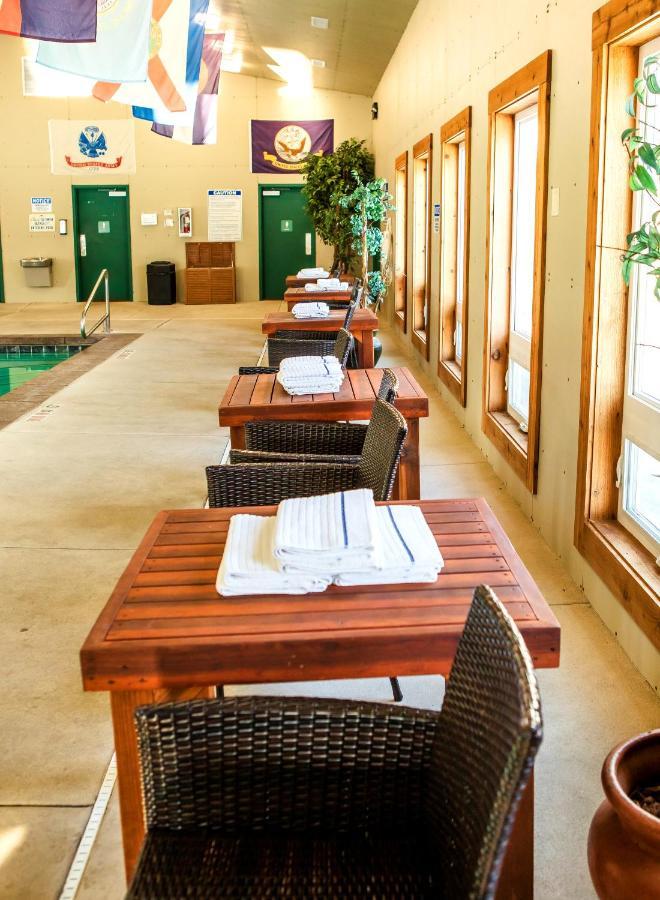 Flying Saddle Resort And Steak House Alpine Exterior foto