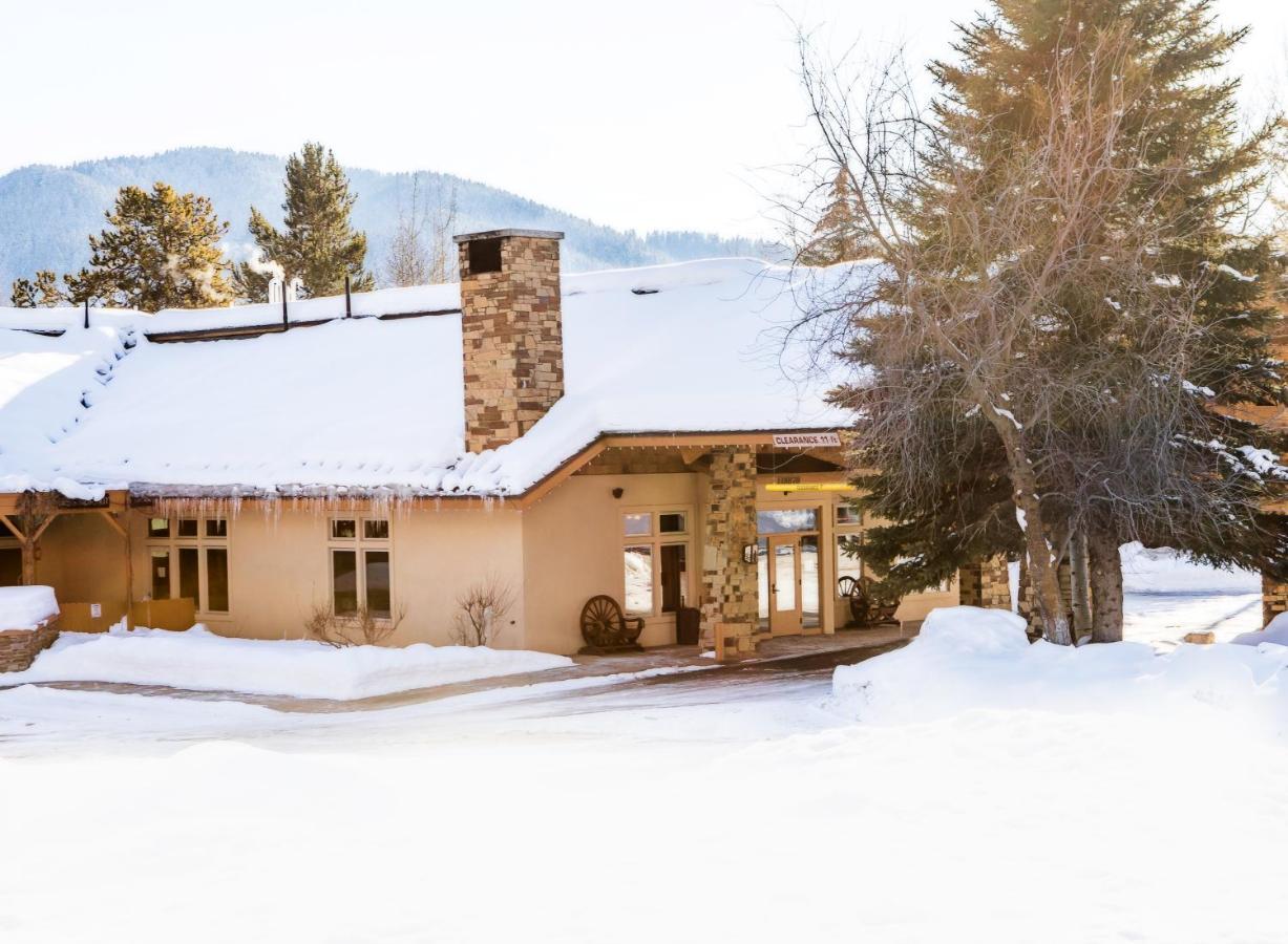 Flying Saddle Resort And Steak House Alpine Exterior foto