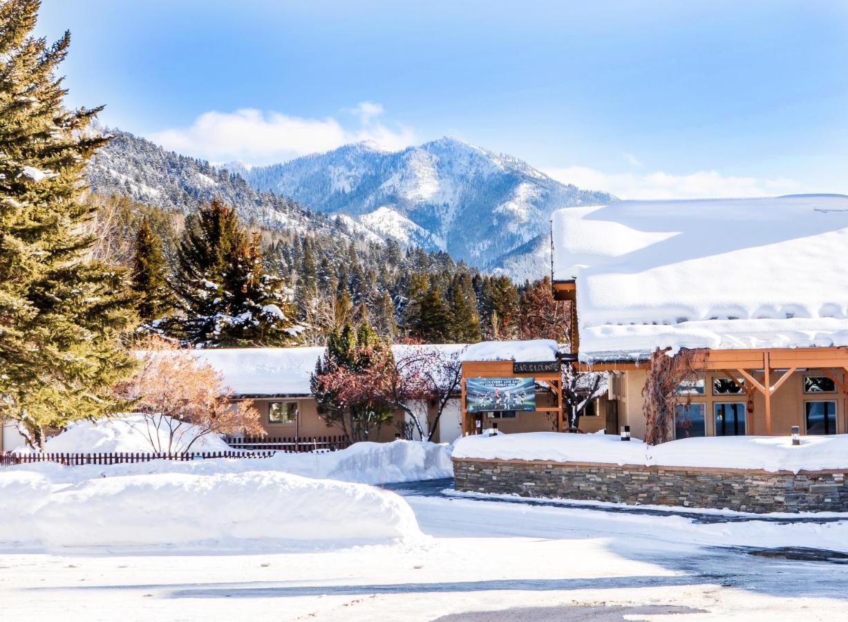 Flying Saddle Resort And Steak House Alpine Exterior foto
